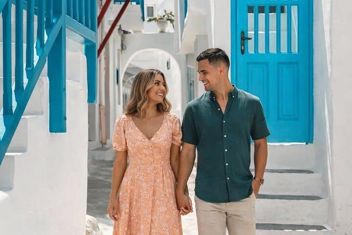 Mykonos Photoshoting in the alleys of Mykonos town